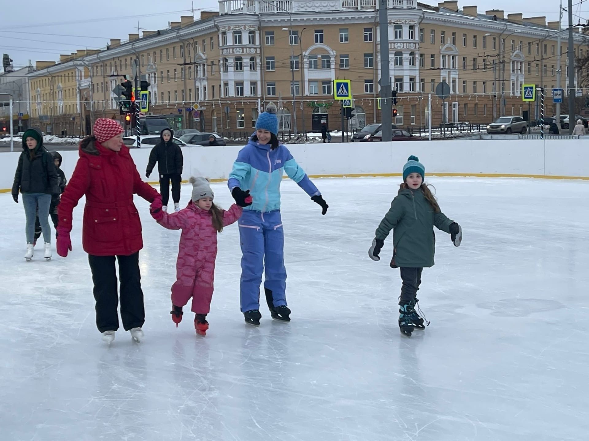 Мобильный каток на площади Кирова откроется 25 декабря