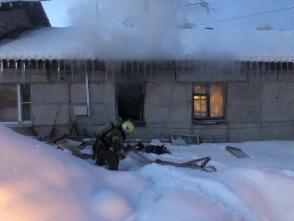 Мужчина и молодая женщина погибли в пожаре в городе Сортавала