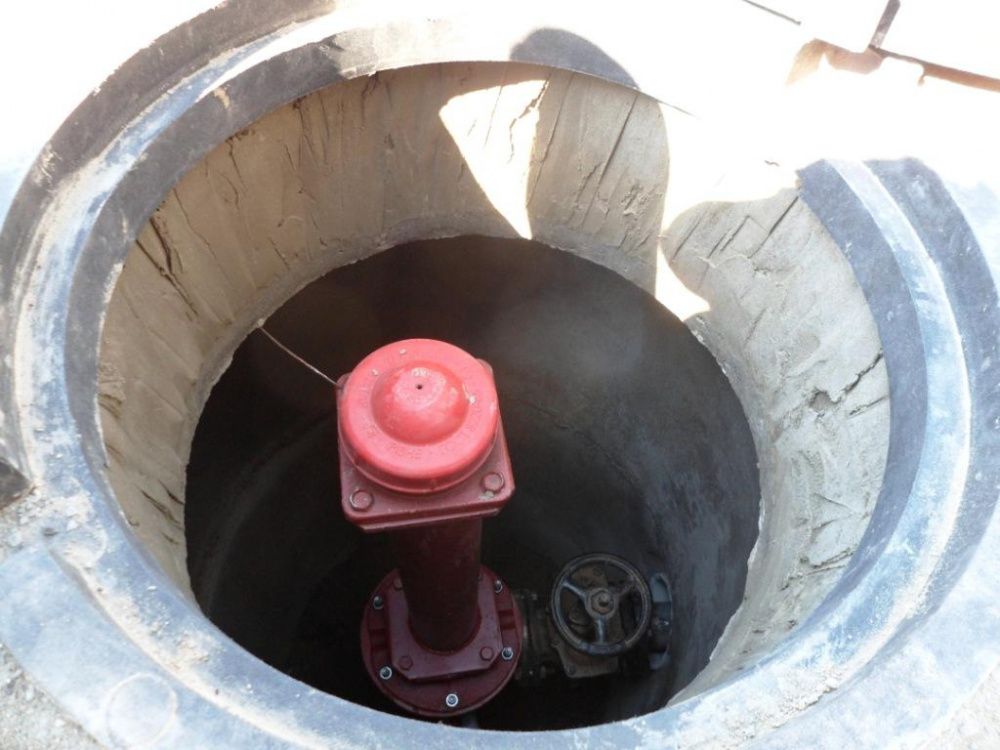 Пожарный гидрант стал причиной коммунальной аварии на Соломенском шоссе в Петрозаводске