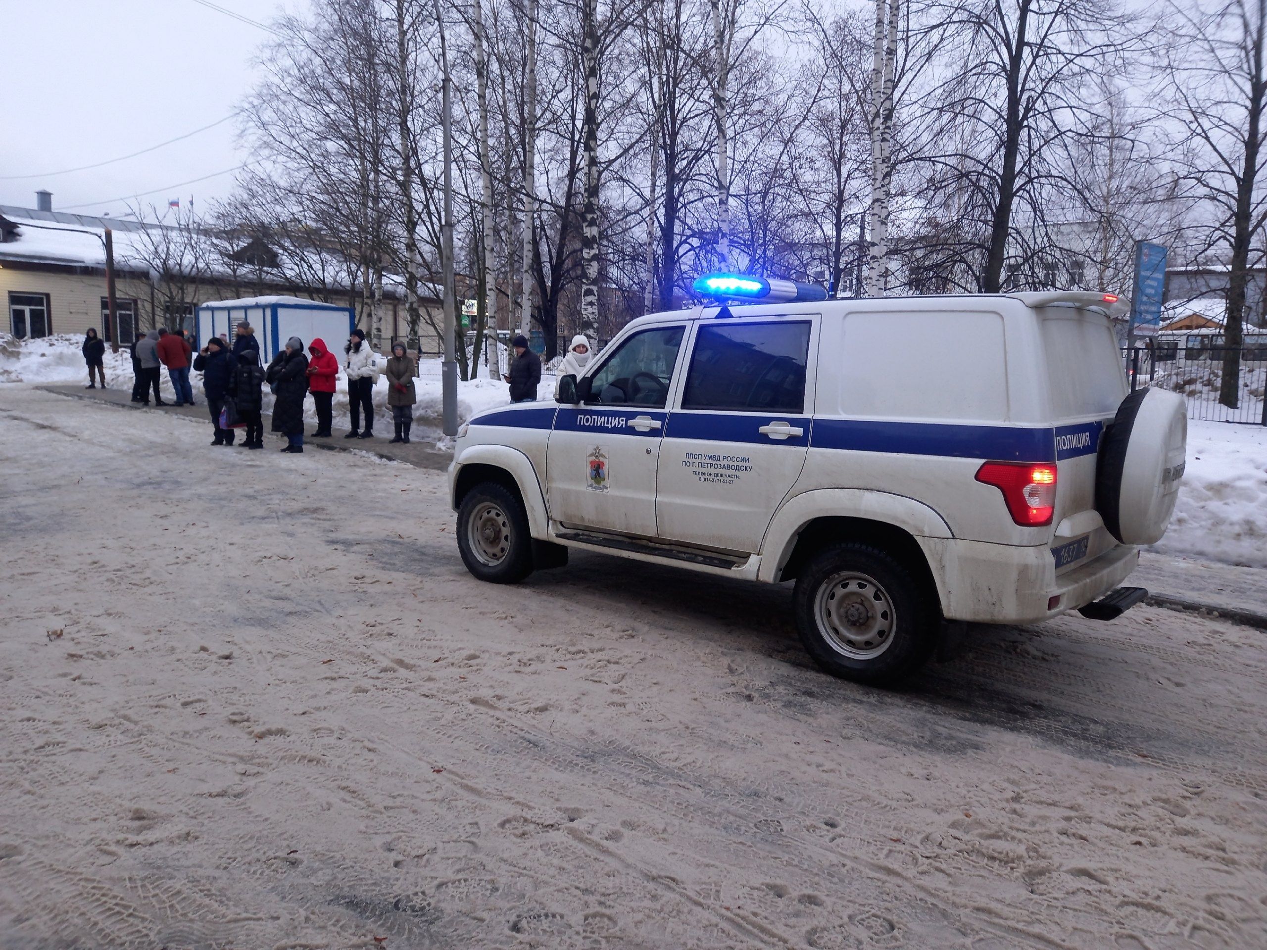 Больницу в Петрозаводске эвакуировали после сообщения о минировании