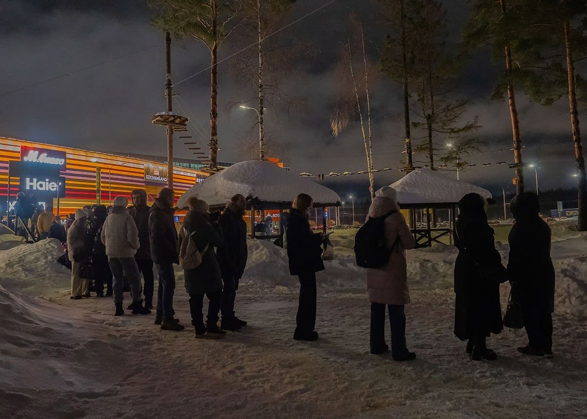 Полиция в Петрозаводске не стала разгонять очередь из желающих поставить подпись за Бориса Надеждина