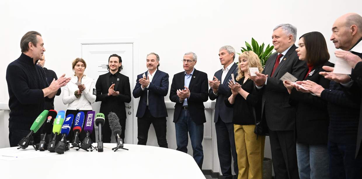 Владимир Машков вручил первые удостоверения доверенным лицам Путина