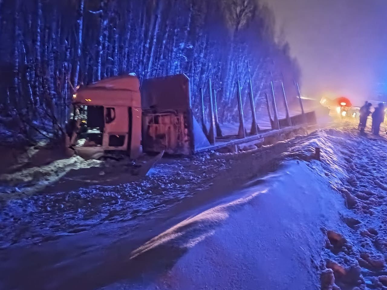 В Карелии полиция ищет очевидцев аварии, в которой пострадал водитель грузовика