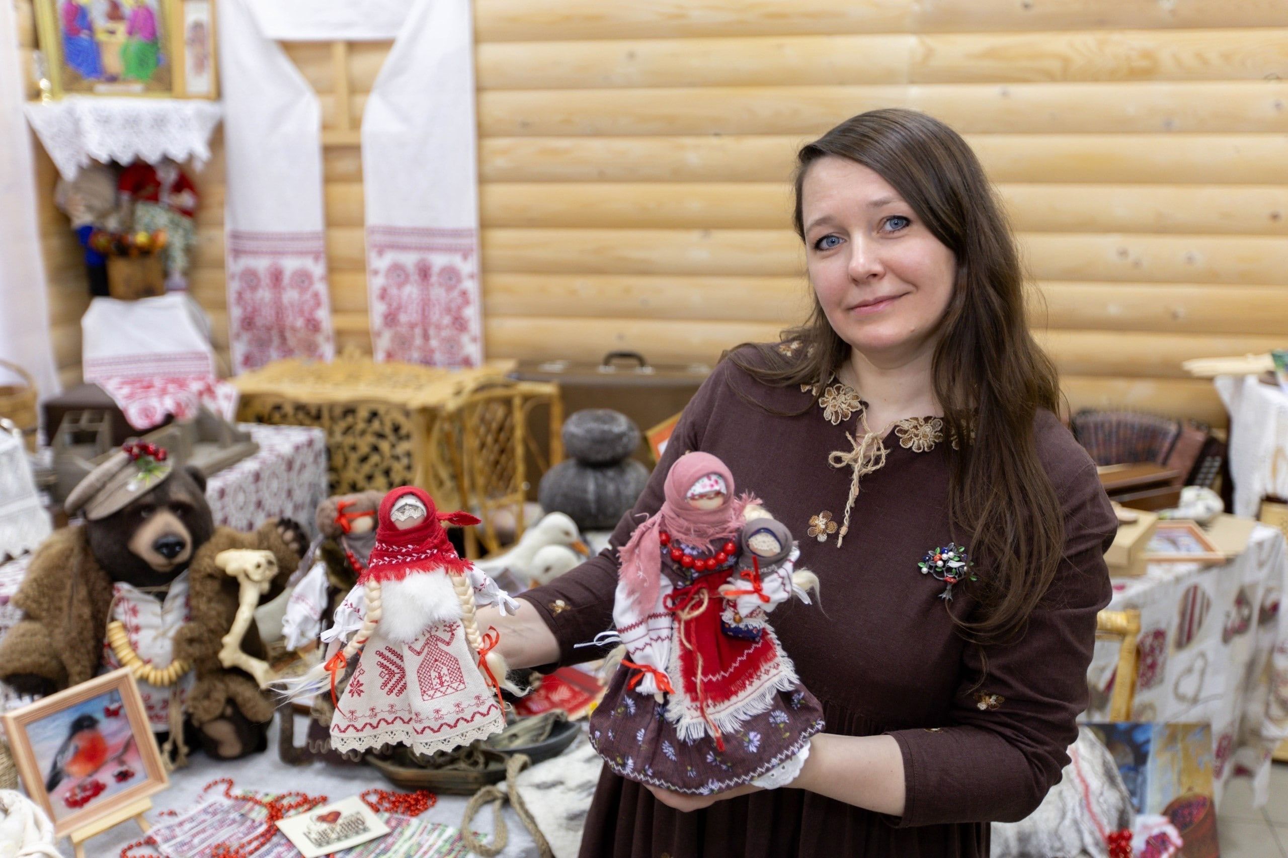 Элиссан Шандалович рассказал о мастерице из Карелии, чьи куклы-обереги украсили стенд Карелии на ВДНХ