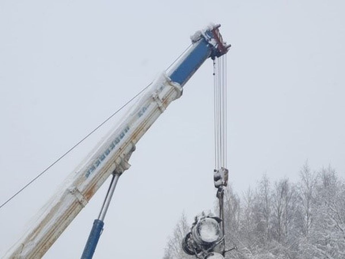 На севере Карелии вытащили фуру, съехавшую в кювет неделю назад