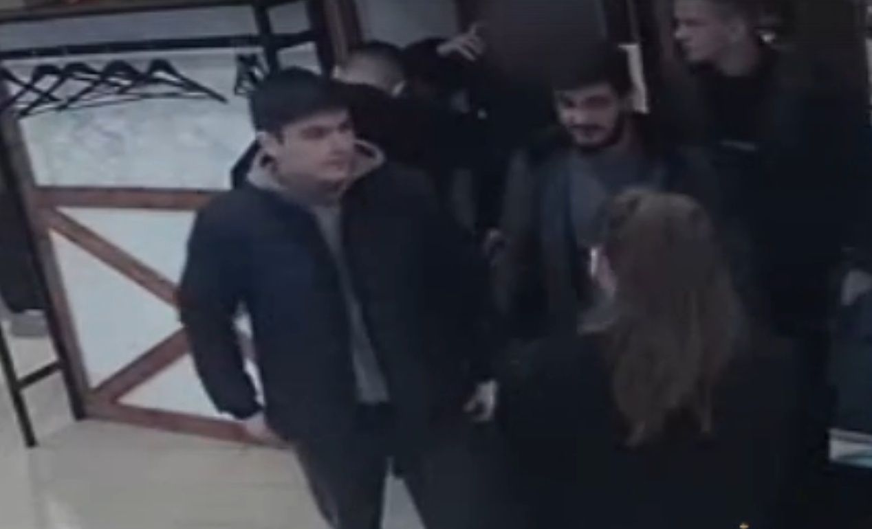 Полиция разыскивает молодых людей, которые устроили драку в петрозаводском кафе