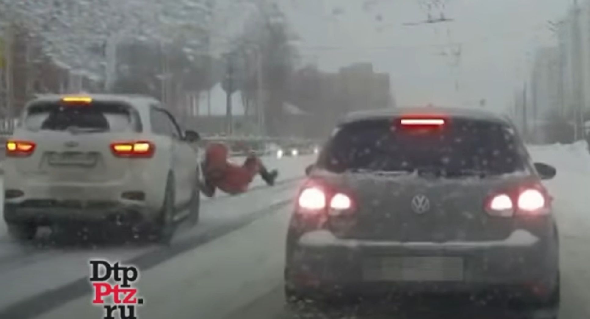 В Петрозаводске на пешеходном переходе сбили человека