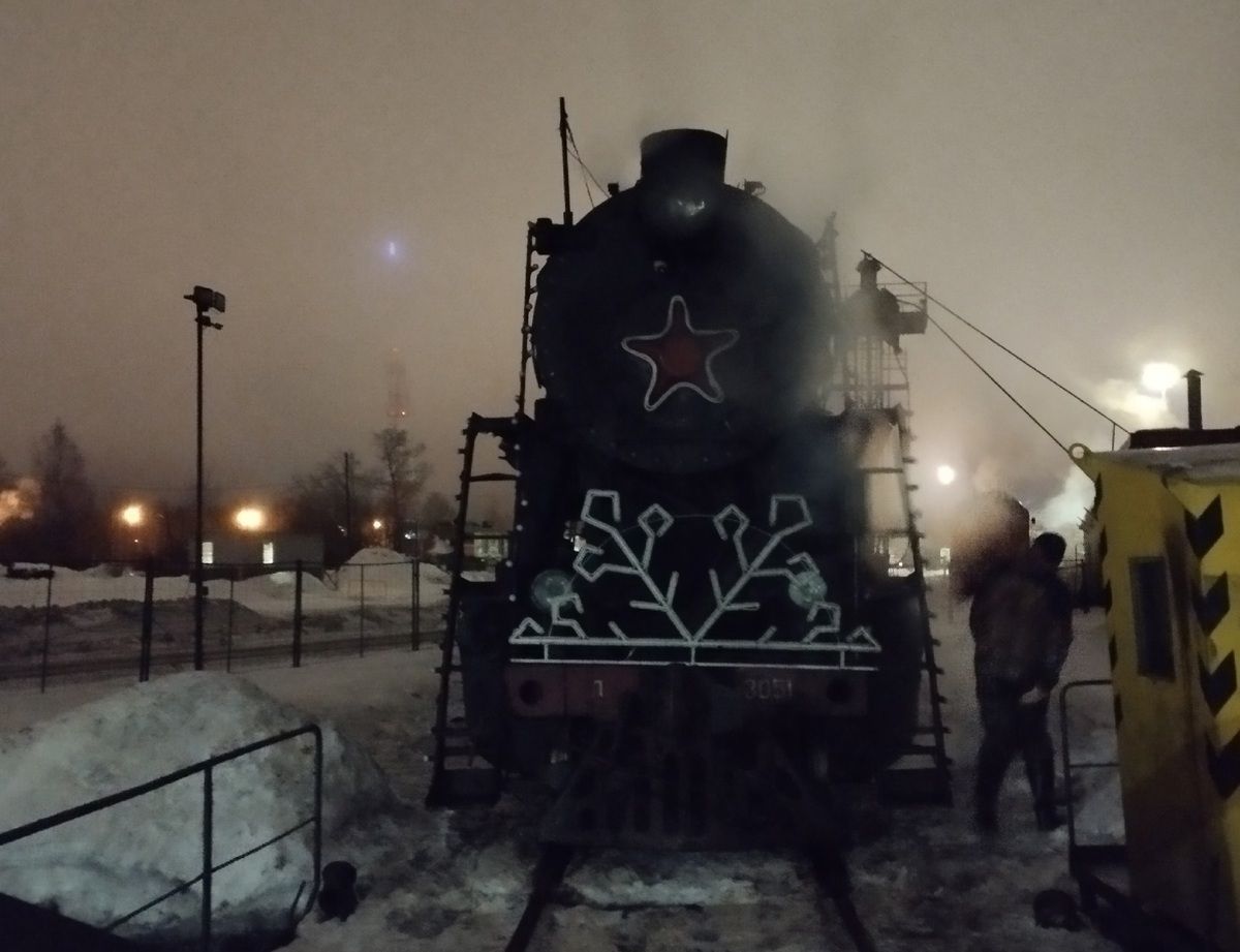 В Карелии загорелся паровоз «Рускеальского экспресса»
