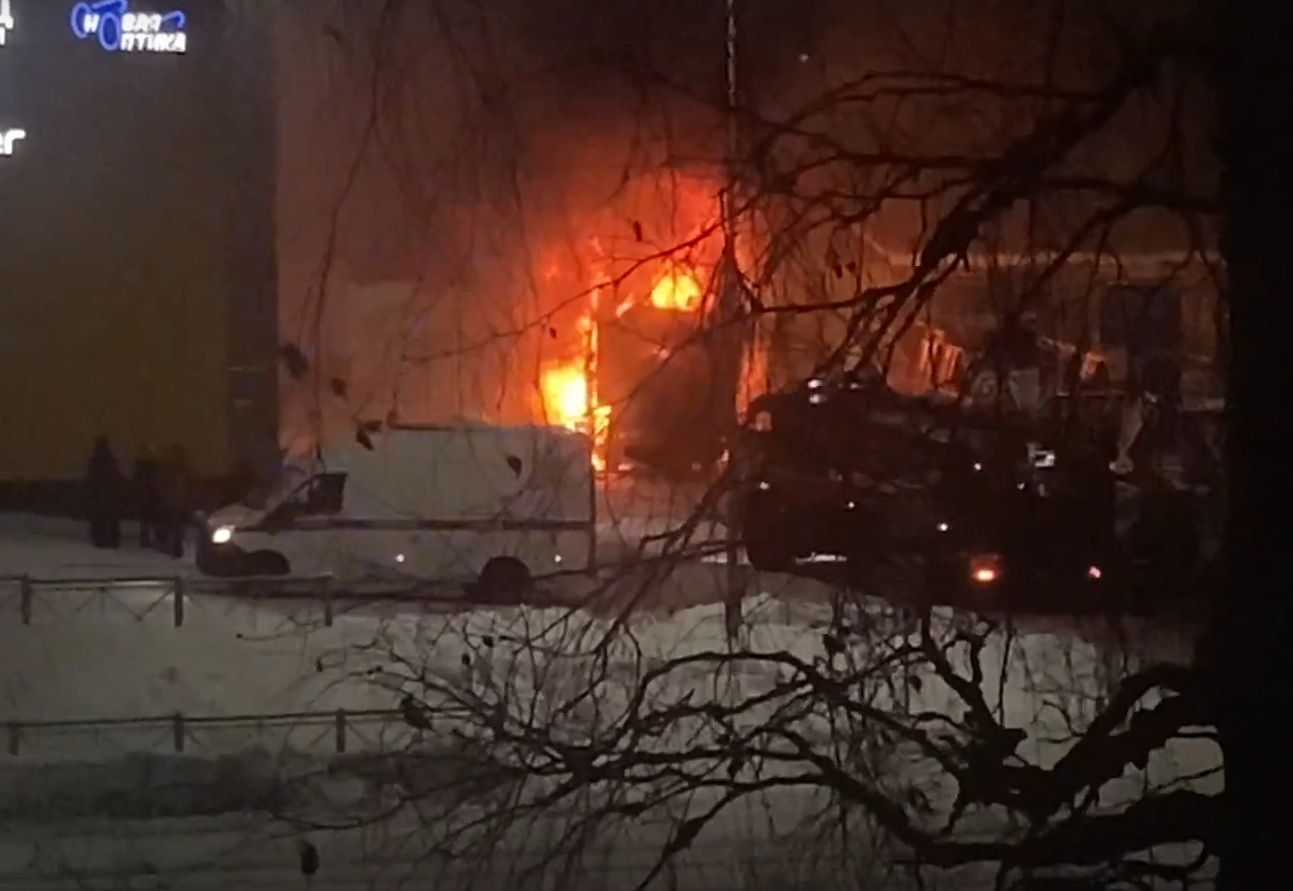 Год начался с пожара: в Сегеже между «Весной» и «Радугой» вспыхнула фура