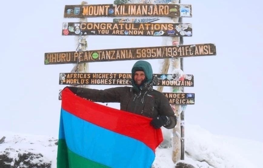 Альпинист из Петрозаводска поднял флаг Карелии на горе Килиманджаро