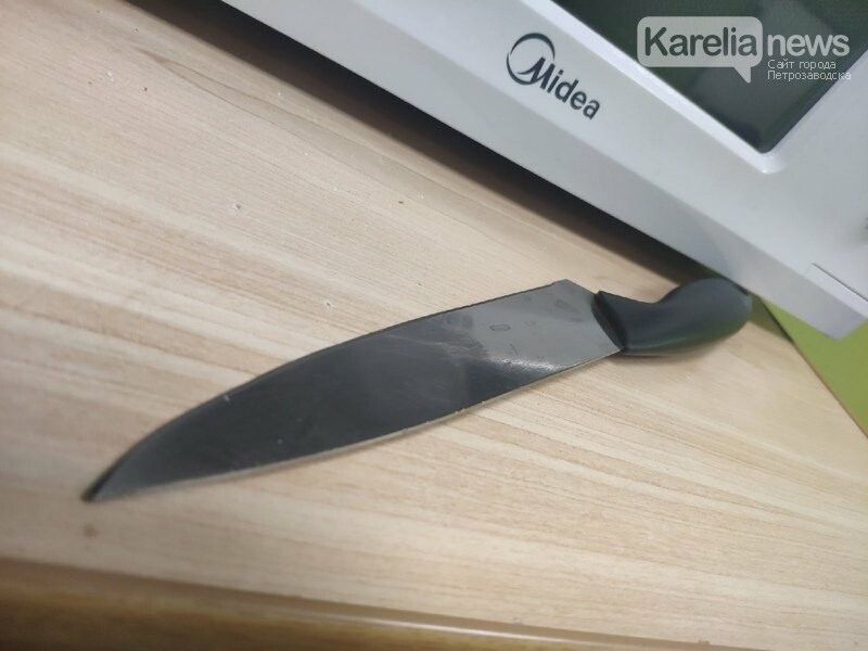 Жительница поселка Лоухи попыталась убить мужа во время ссоры