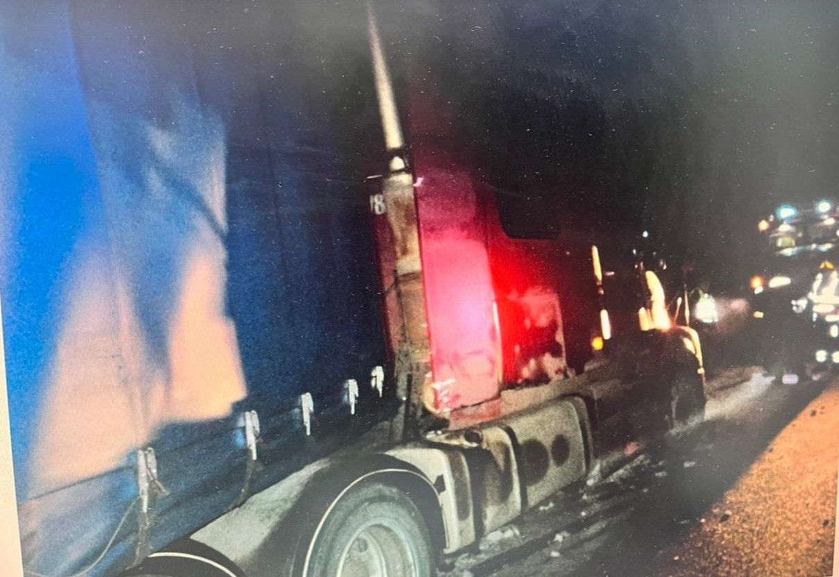 На трассе «Кола» в Карелии в лобовую столкнулись два грузовика