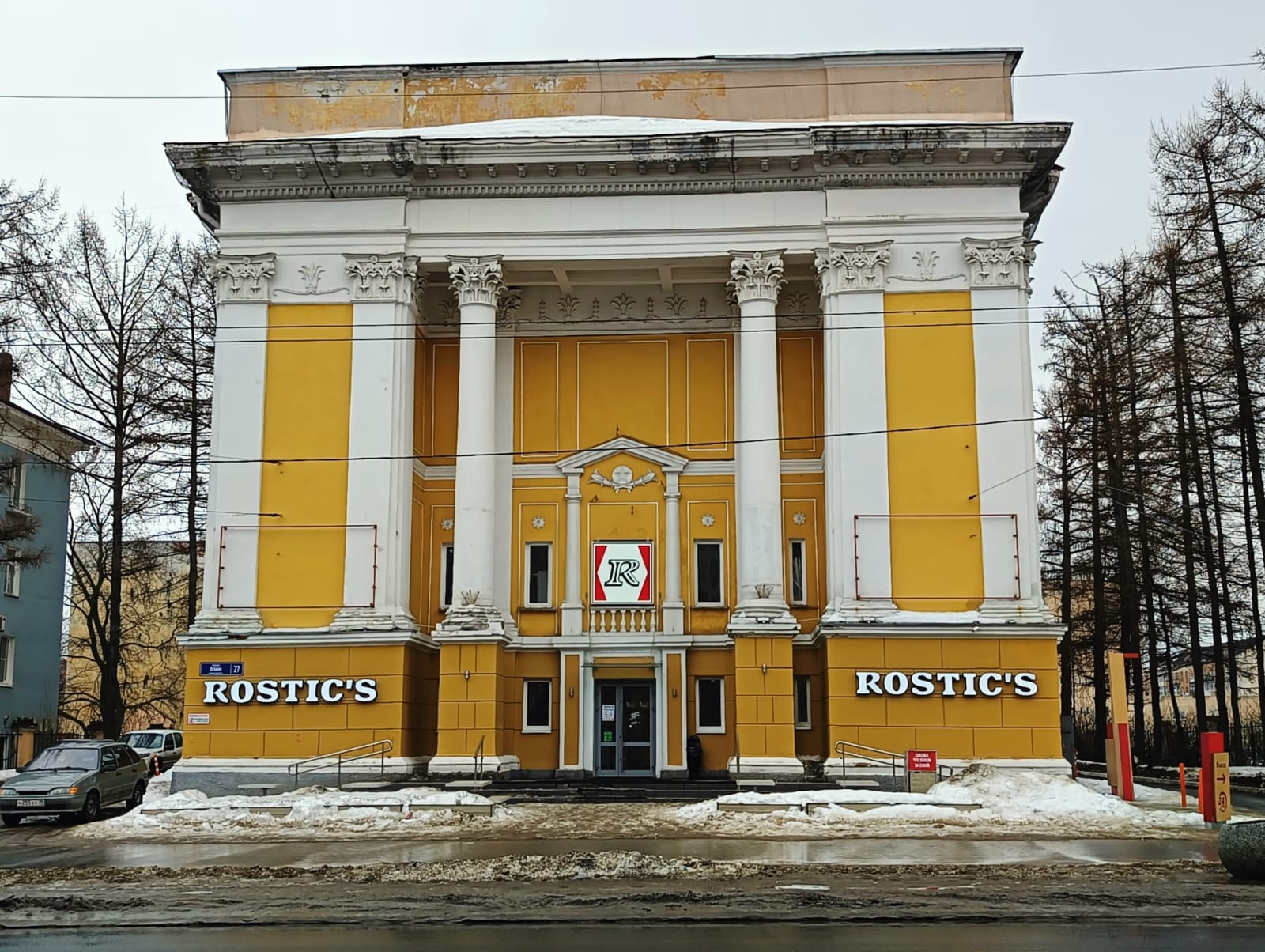 Вывески американской сети фастфуда KFC сняли с объекта культурного наследия Карелии