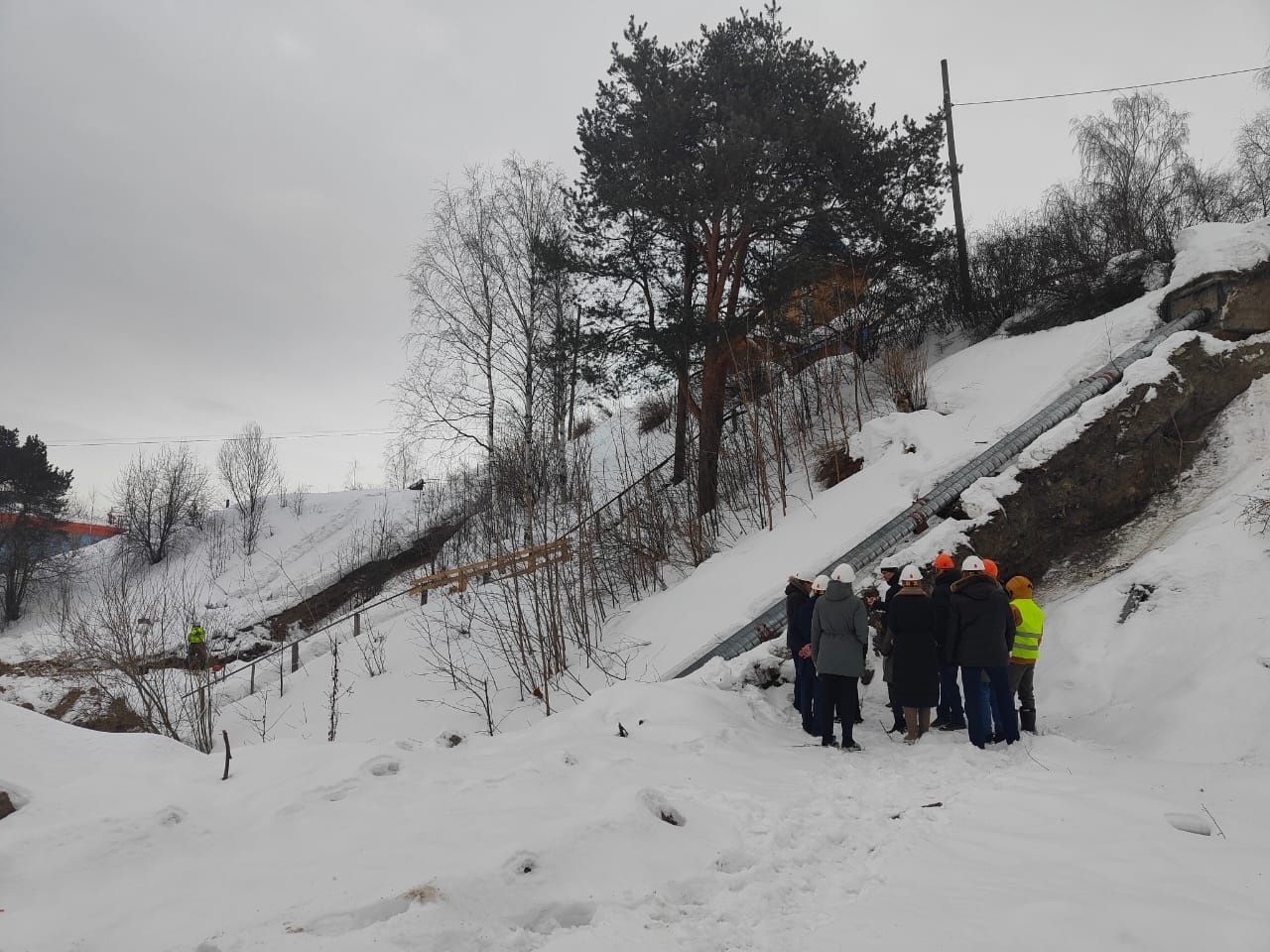 Сотрудники мэрии обследовали территорию возле строительства конькобежного стадиона в Петрозаводске