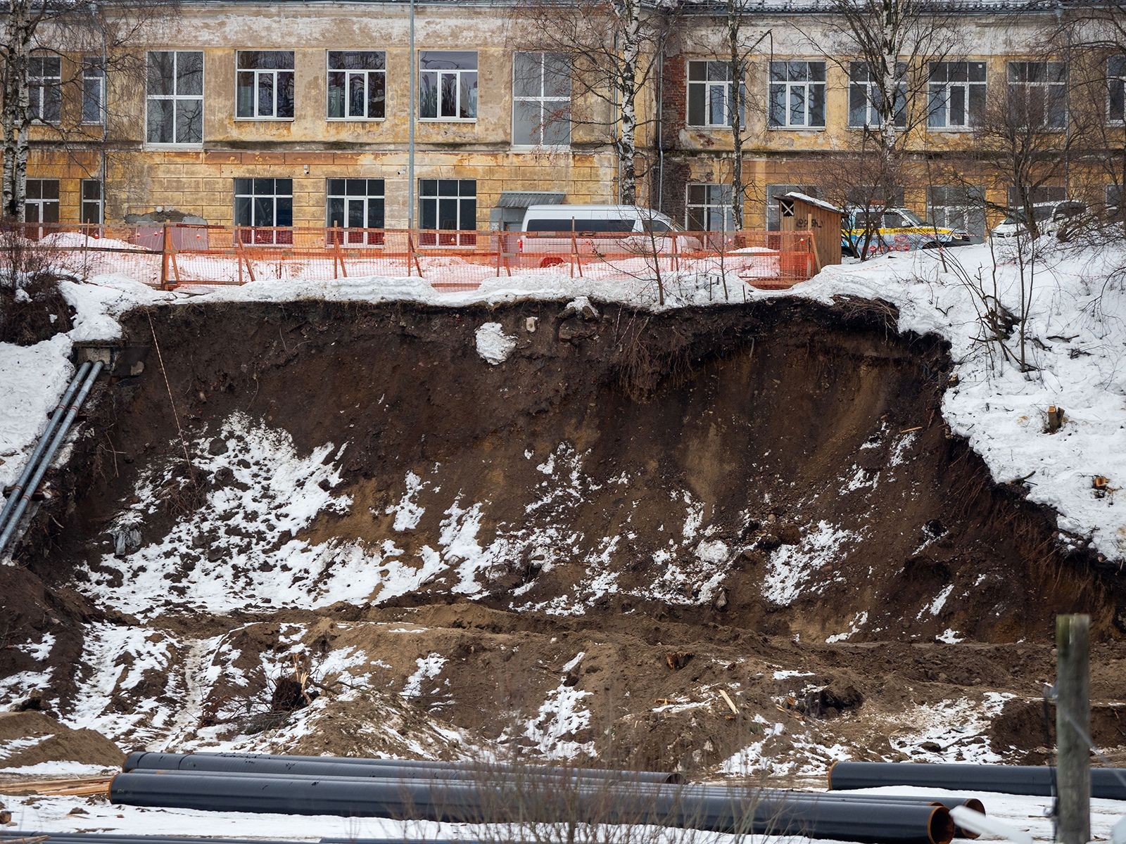 Еще несколько оползней образовались на месте строительства центра «Луми» в Петрозаводске