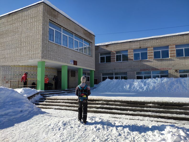 Директор школы в Карелии вместо микроскопов для учеников купила себе домой телевизор и холодильник