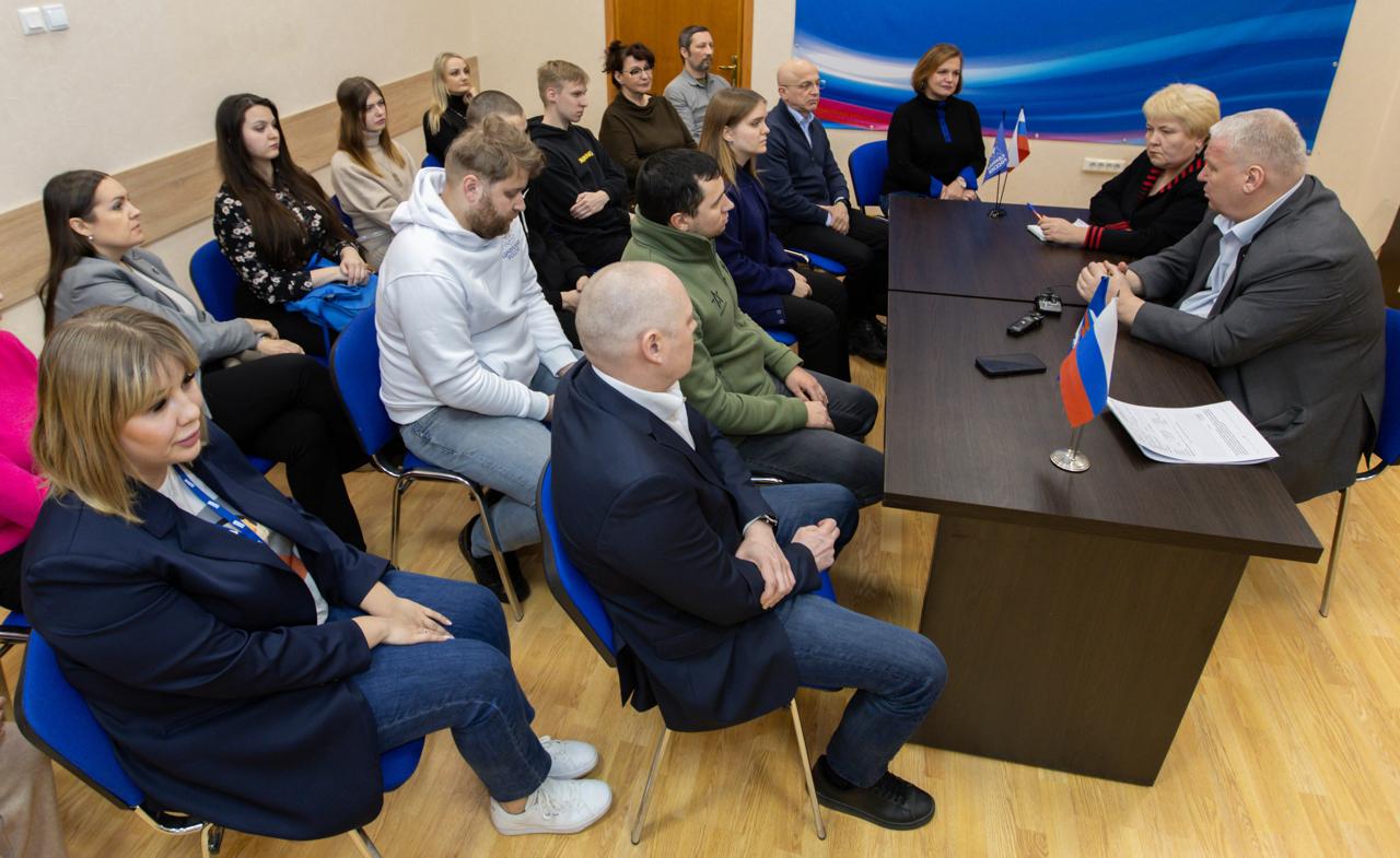 Доверенные лица Владимира Путина встретились с волонтерами и руководством регионального отделения партии «Единая Россия»