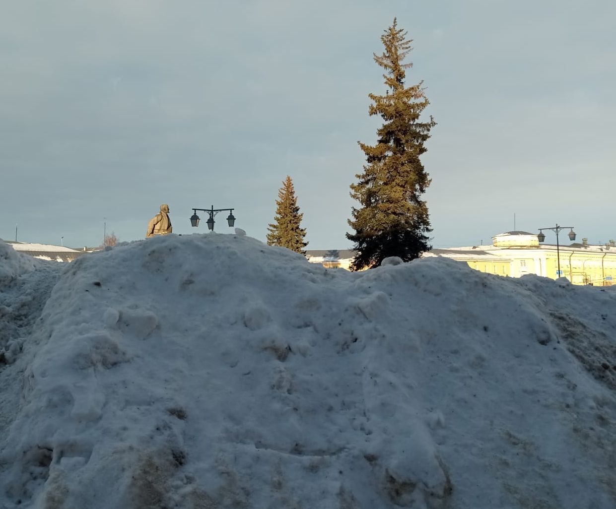 Еще 100 млн рублей выделит республика на вывоз снега в Петрозаводске