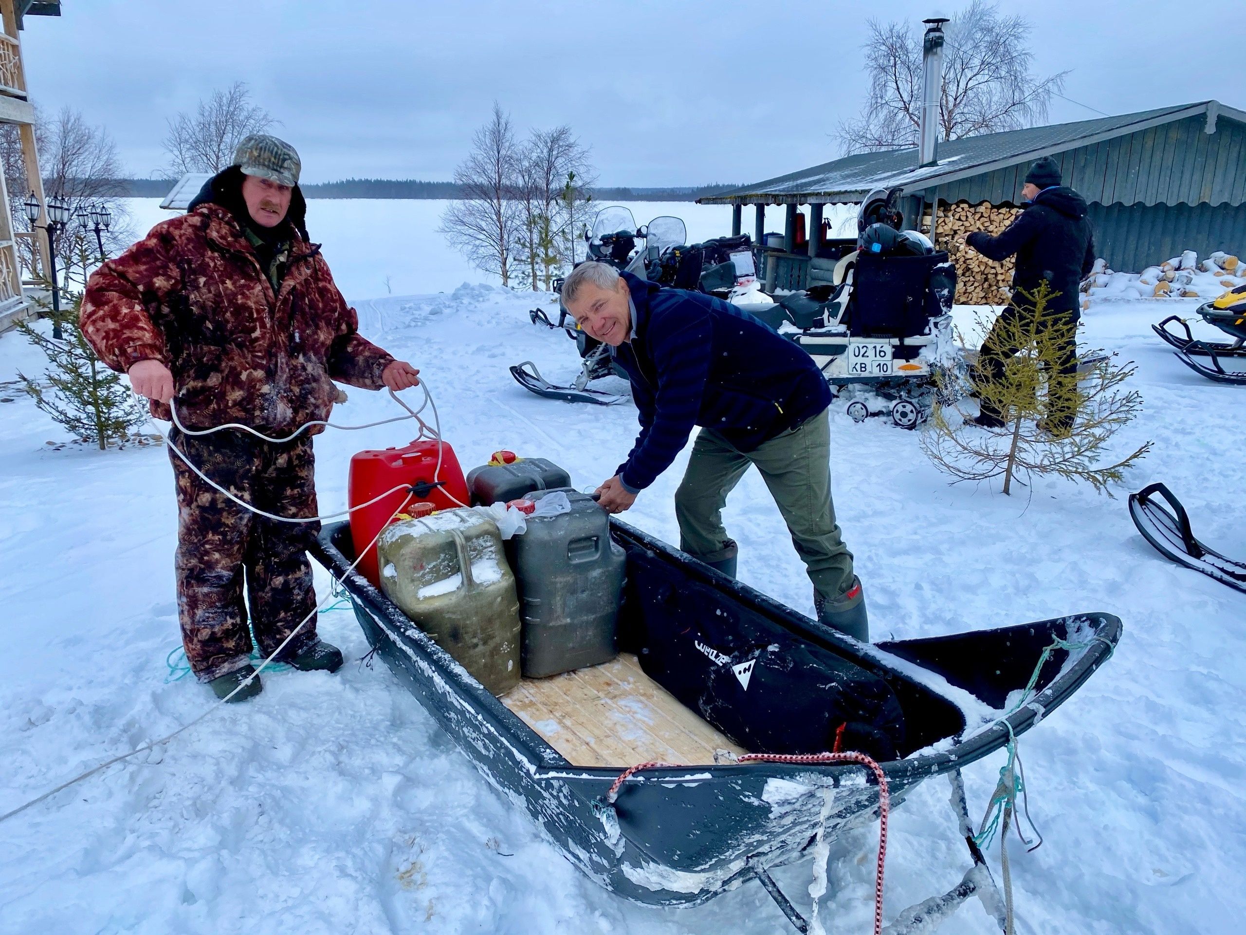 Бизнесмен Леонид Белуга отправляется в семейную экспедицию через всю Карелию на снегоходах