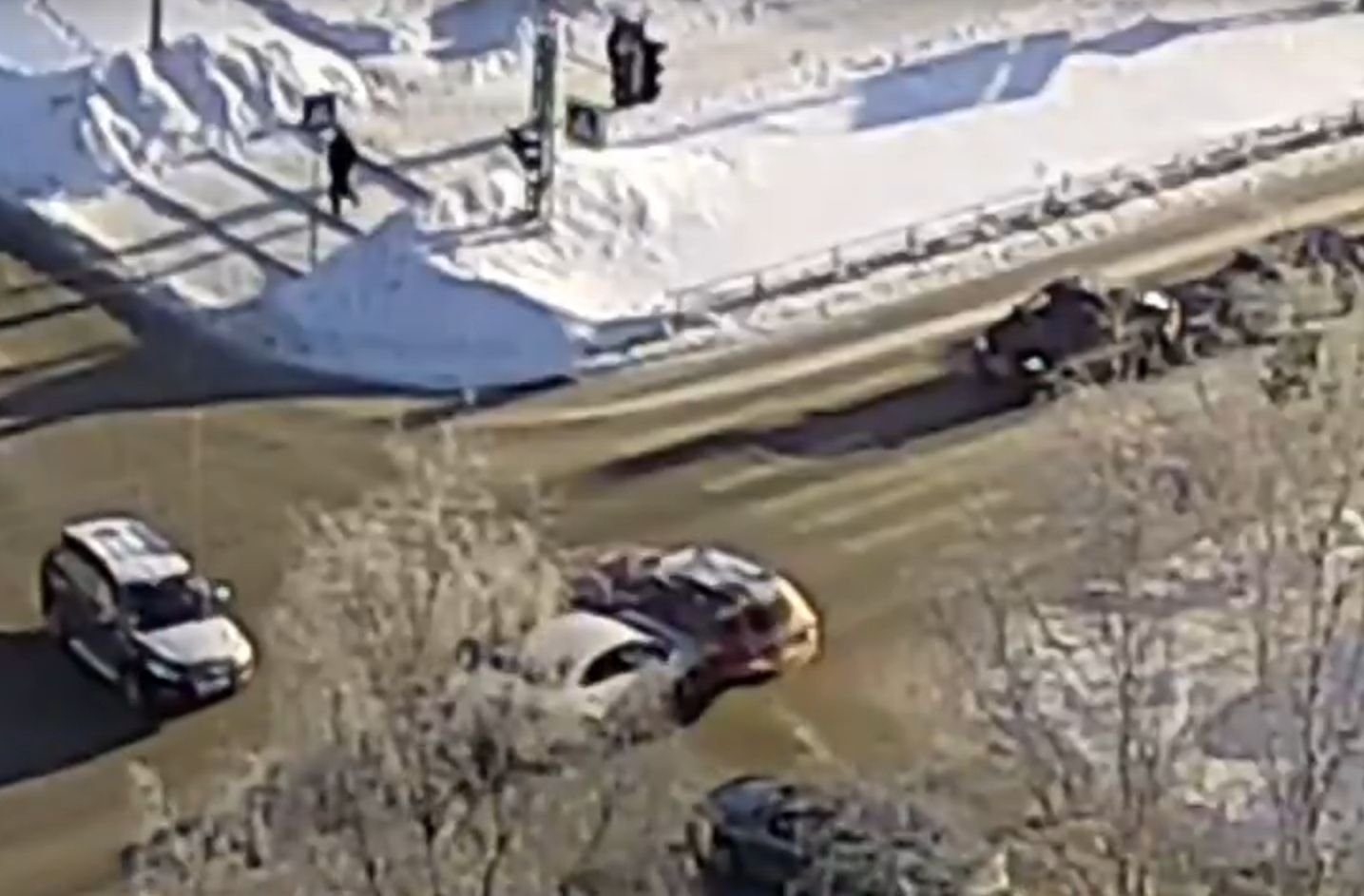 Молодой водитель пострадал в жестком столкновении легковых автомобилей в Петрозаводске