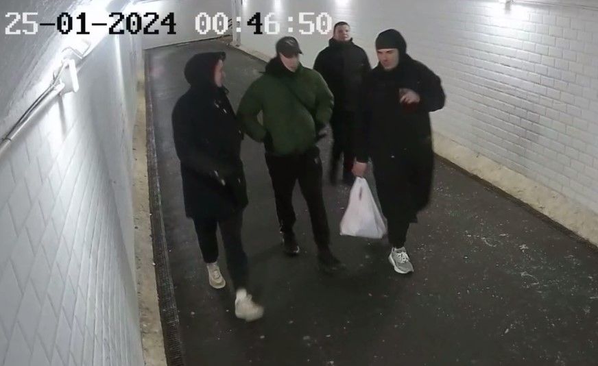 Известный поисковик отследил по камерам банду, которая уродует Петрозаводск страшными граффити