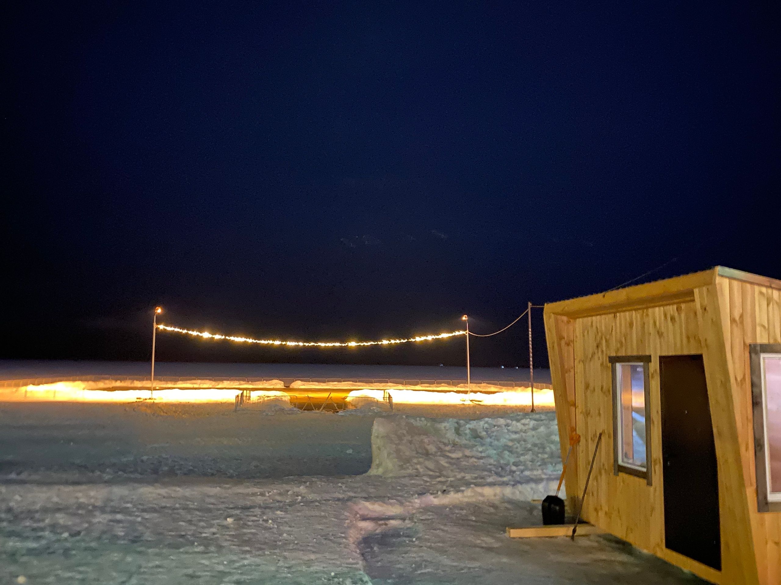Мэр Петрозаводска промчалась «ласточкой» по Онежскому озеро