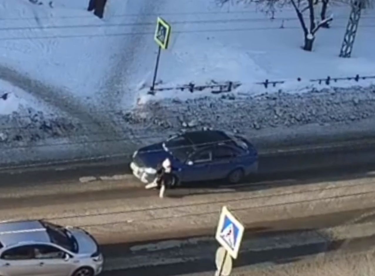 В Петрозаводске ищут водителя, который сбил 11-летнюю девочку на пешеходном переходе и уехал