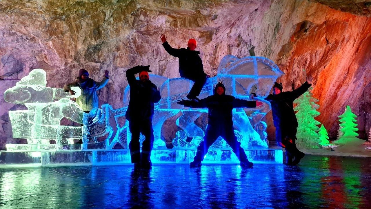 В горном парке «Рускеала» вновь создали ледовые скульптуры