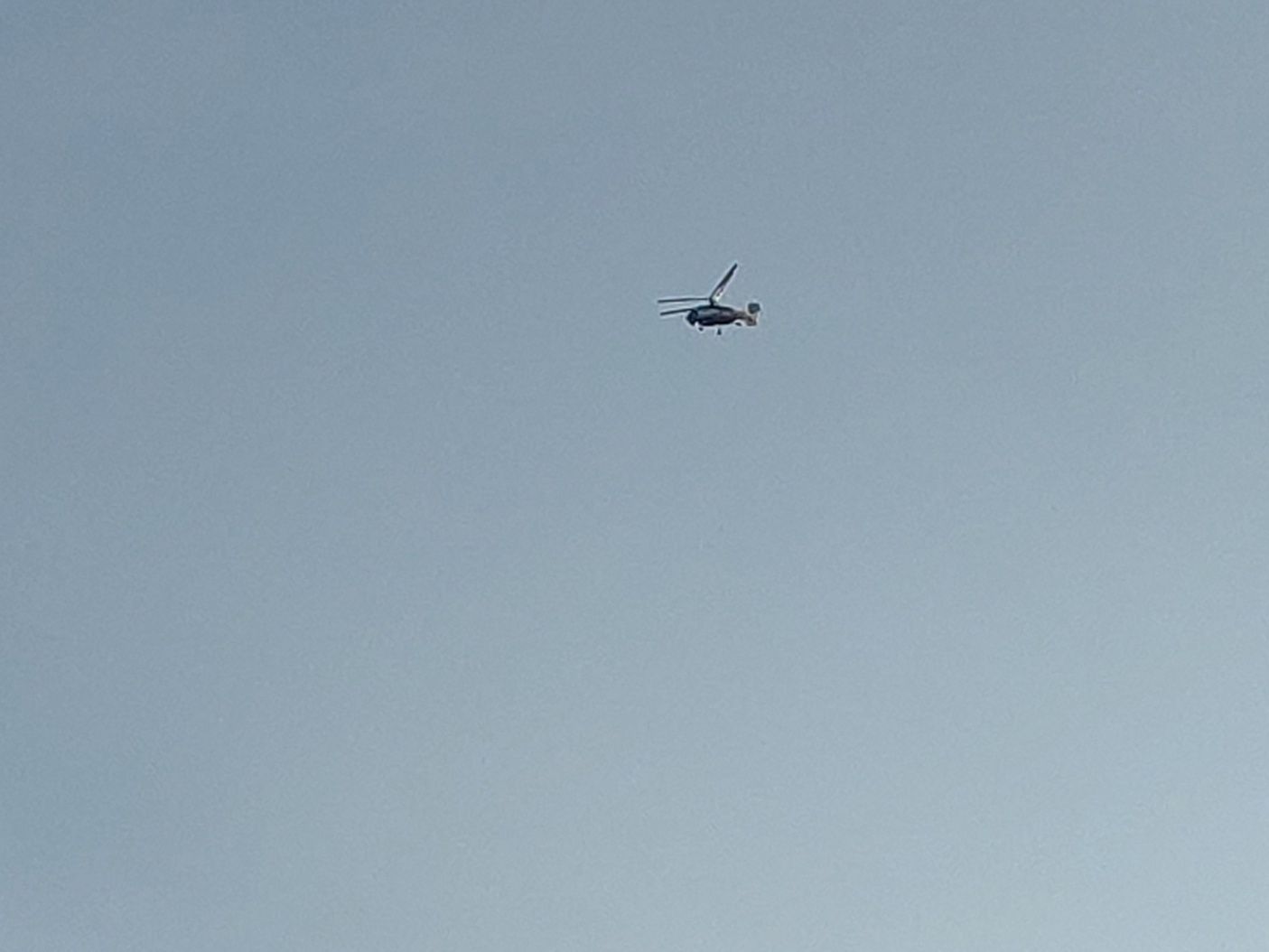 В Карелии над Онежским озером пропал вертолет МЧС России