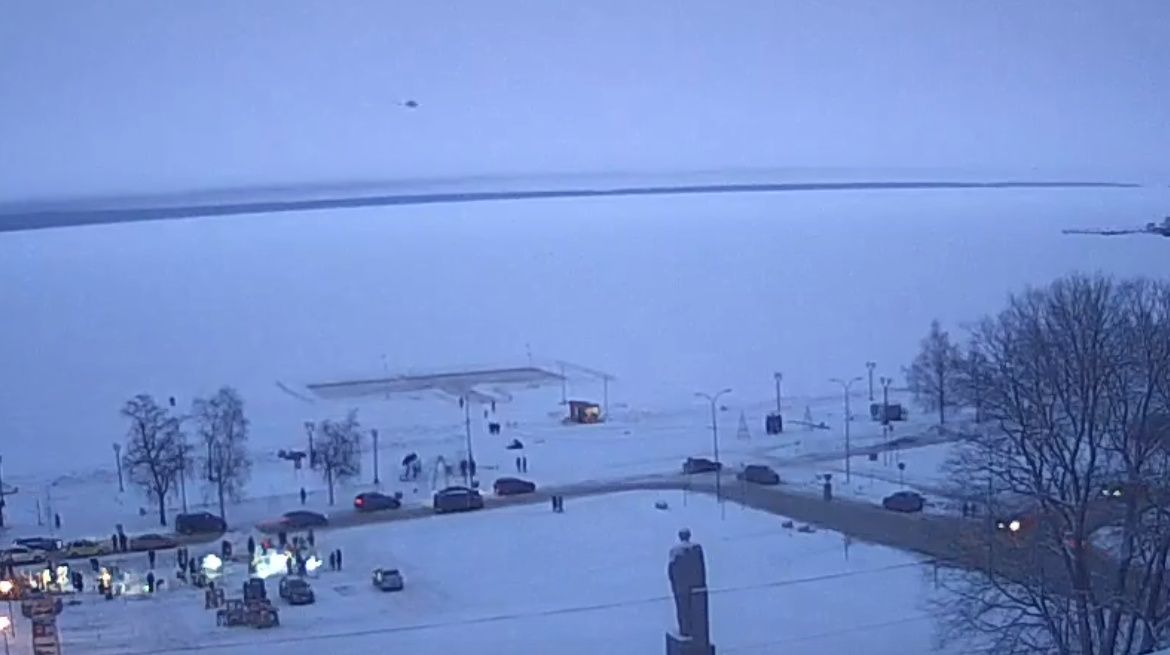 Опубликовано видео полета вертолета Ми-8 за несколько минут до крушения над Онежским озером