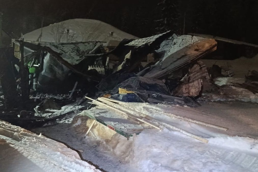 Правоохранители установили личность погибшего при пожаре в Новой Вилге и рассказали подробности ЧП