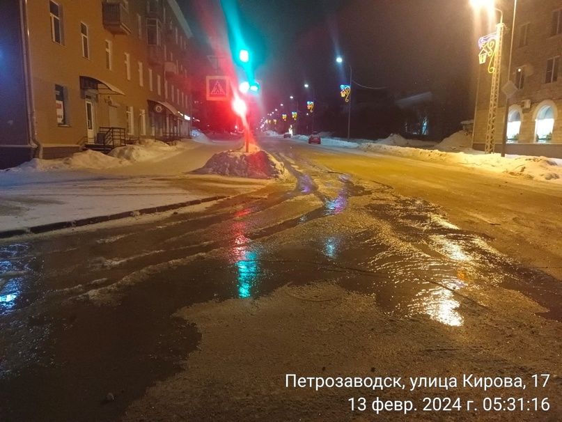 Прорыв трубопровода снова привел к потопу в центре Петрозаводска