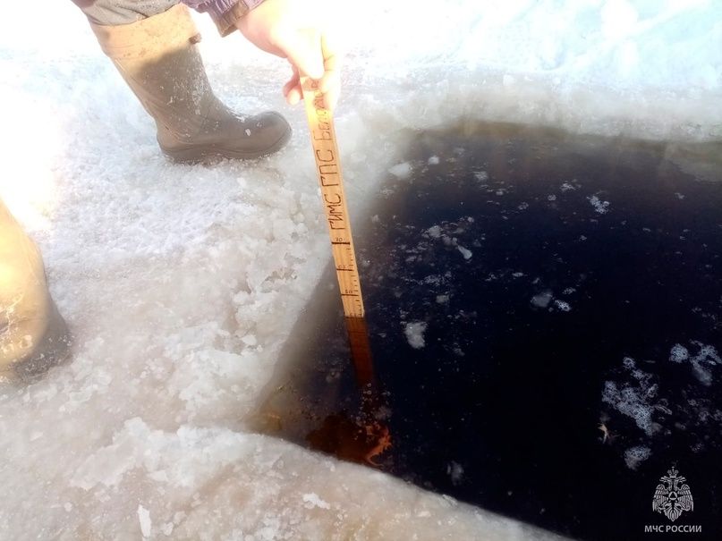 Выезд автомобилей в акваторию Белого моря в Карелии запрещен, несмотря на толстый лед