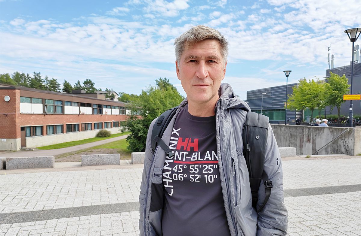 Находящийся в федеральном розыске карельский бизнесмен Василий Попов рассказал, где живет и чем занимается