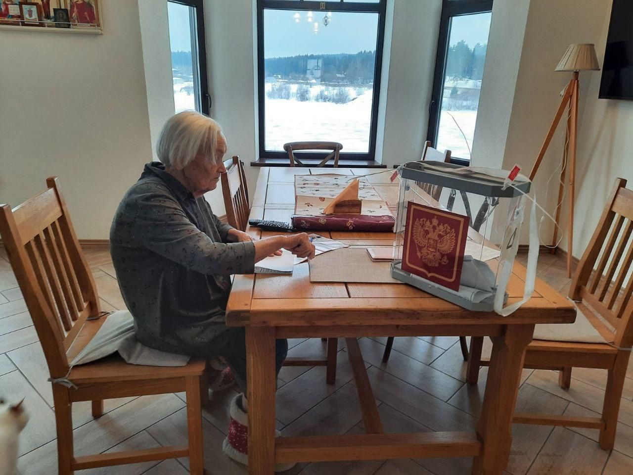 Долгожительница из поселка в Сортавальском районе приняла участие в досрочном голосовании