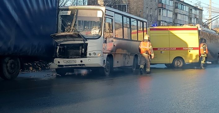 11 пострадавших и новые подробности столкновения автобуса и грузовика в Петрозаводске
