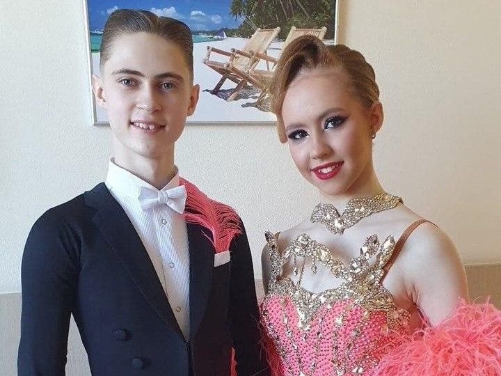 Жители Петрозаводска собрали деньги для танцоров, которым пришлось эвакуироваться из «Крокус Сити Холл» без верхней одежды