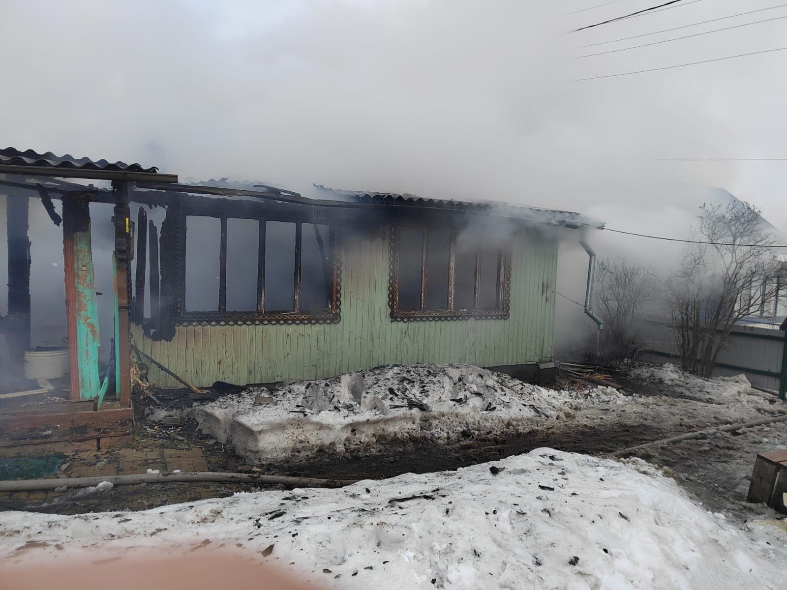 В Карелии сгорел дом с пристройкой