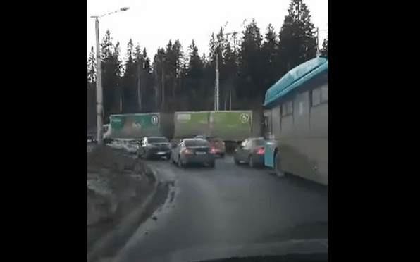 Водителей Петрозаводска предупредили об огромной пробке на одной из магистралей города