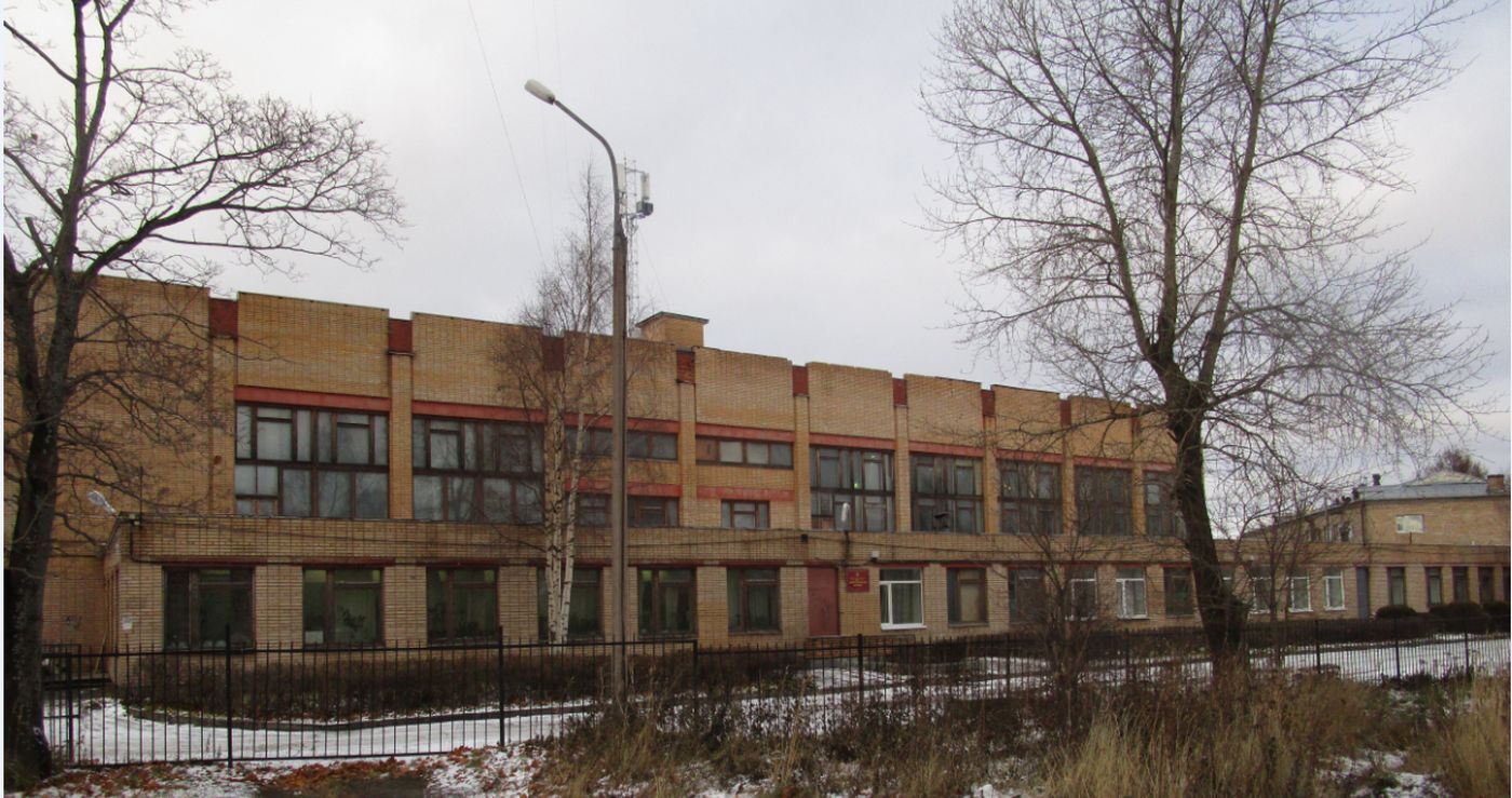 Власти Петрозаводска пообещали разобраться со «сборищами» подростков в заброшенном здании колледжа