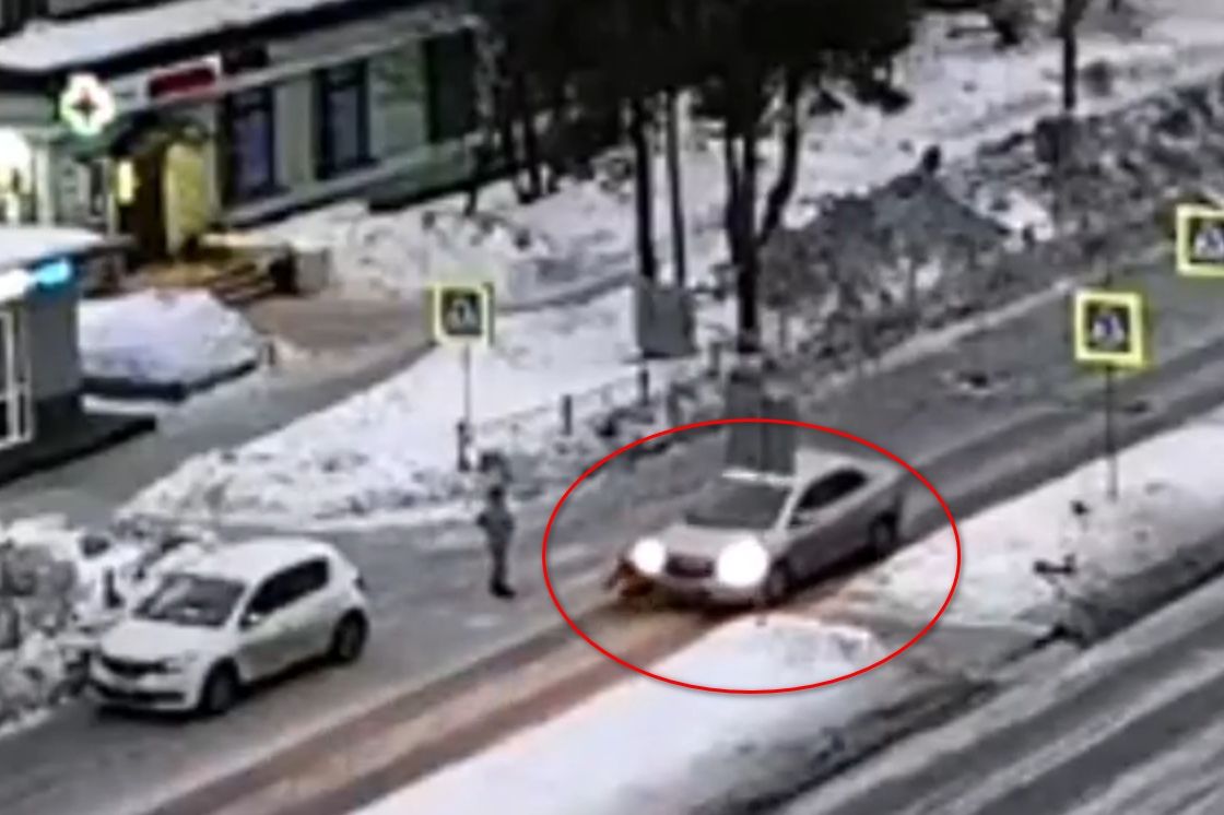 В Карелии ребенок упал под колеса машины на пешеходном переходе