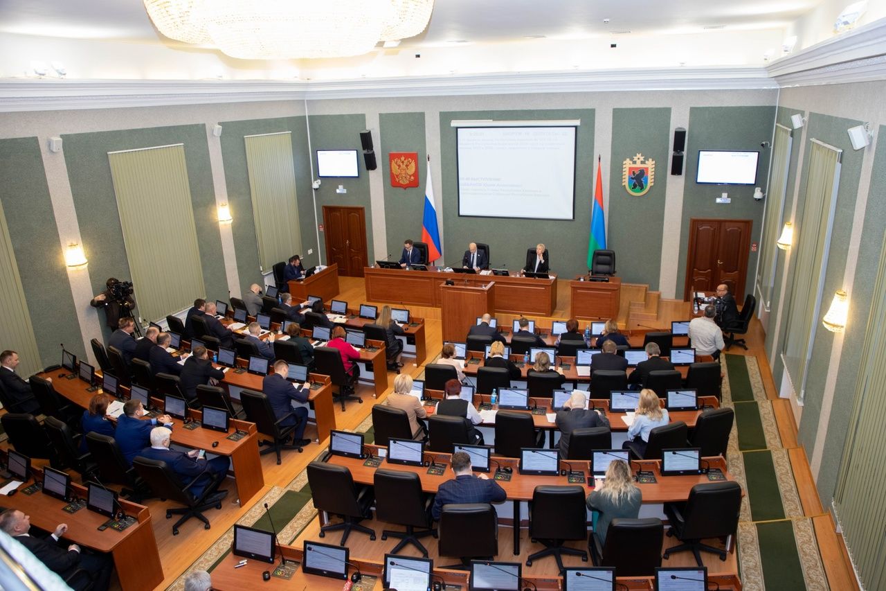 Парламент Карелии проголосовал против инициативы лишить зарплаты всех депутатов