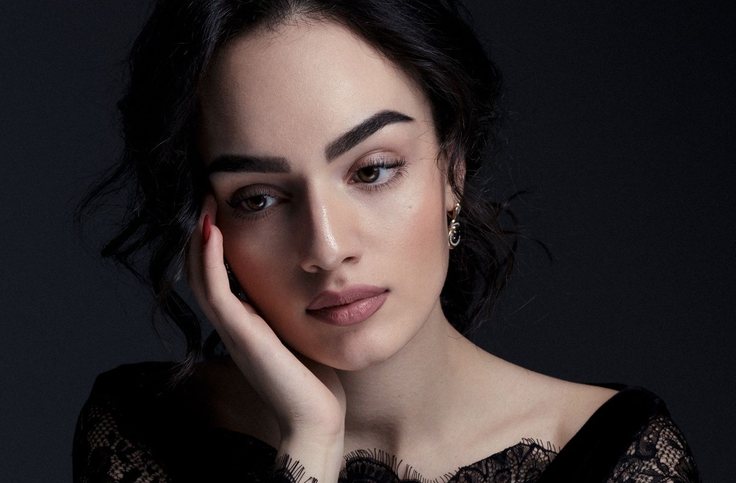 В Петрозаводске выступит покорившая соцсети поэтесса Анна Егоян