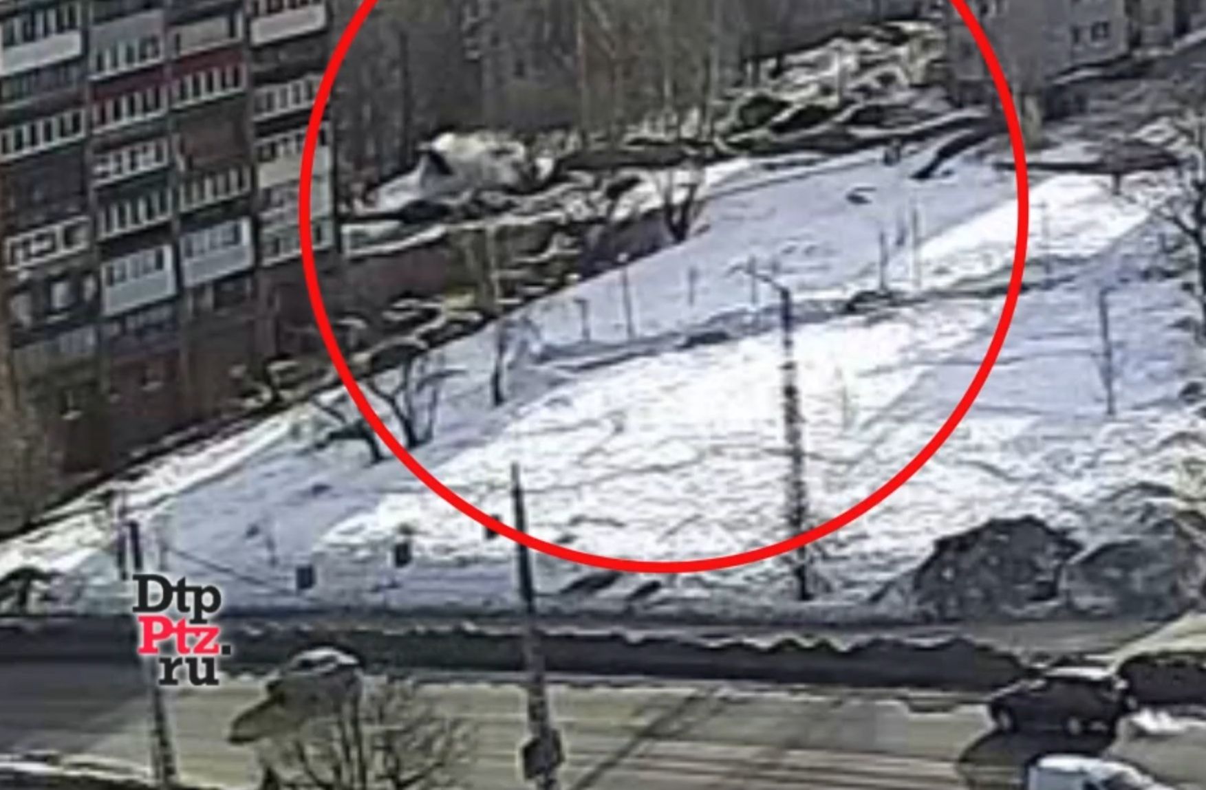 Момент аварии с внедорожником в Петрозаводске попал на видео