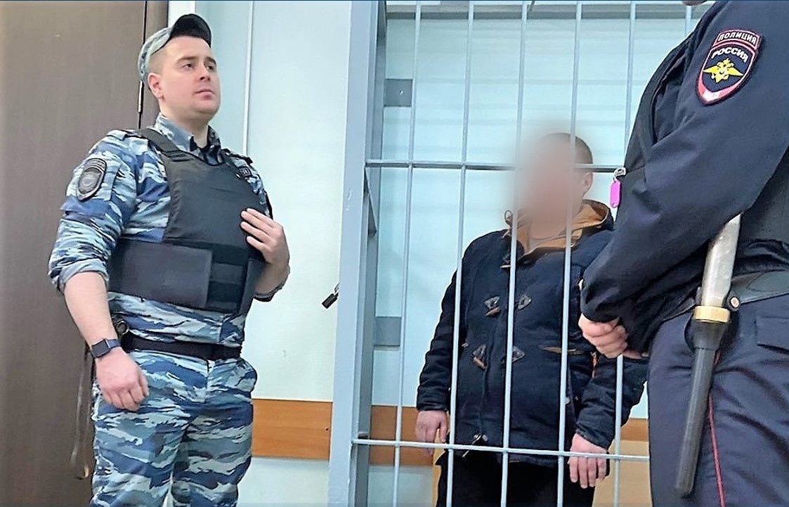 Петрозаводчанину удалось спастись после удара ножом в шею