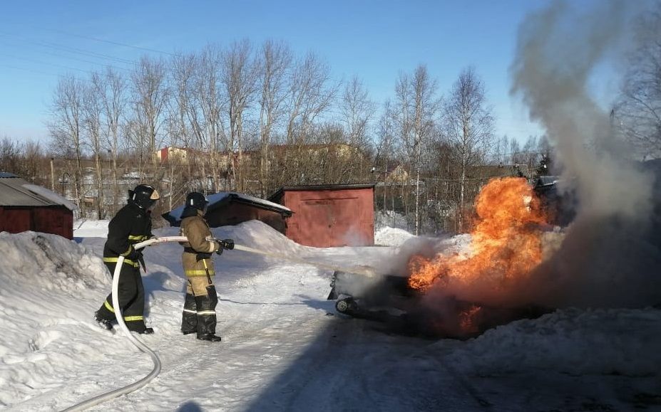 В Карелии загорелся снегоход