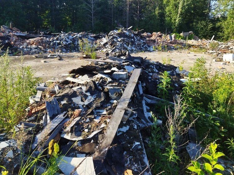 Суд обязал «Почту России» убрать огромную свалку мусора в Петрозаводске