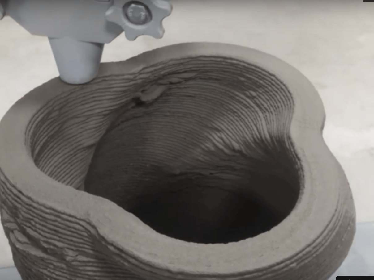 Вазы из бетона делают в Карелии с помощью 3D-технологий