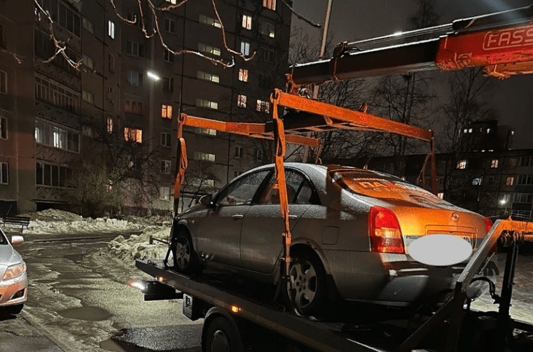 Автомобили с улиц Петрозаводска эвакуируют по жалобам горожан