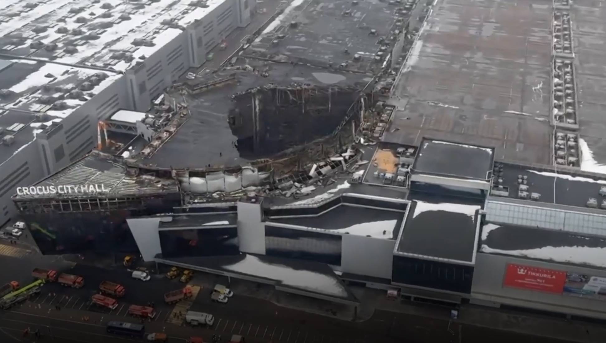 Опубликовано видео воронки на месте разрушенной кровли «Крокус Сити Холла»